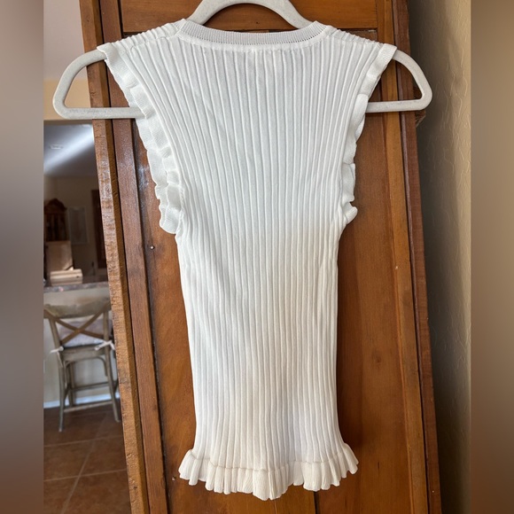 NWT Hem & Thread White Ribbed Ruffle Trim Tank Top • Size Medium - Picture 5 of 6